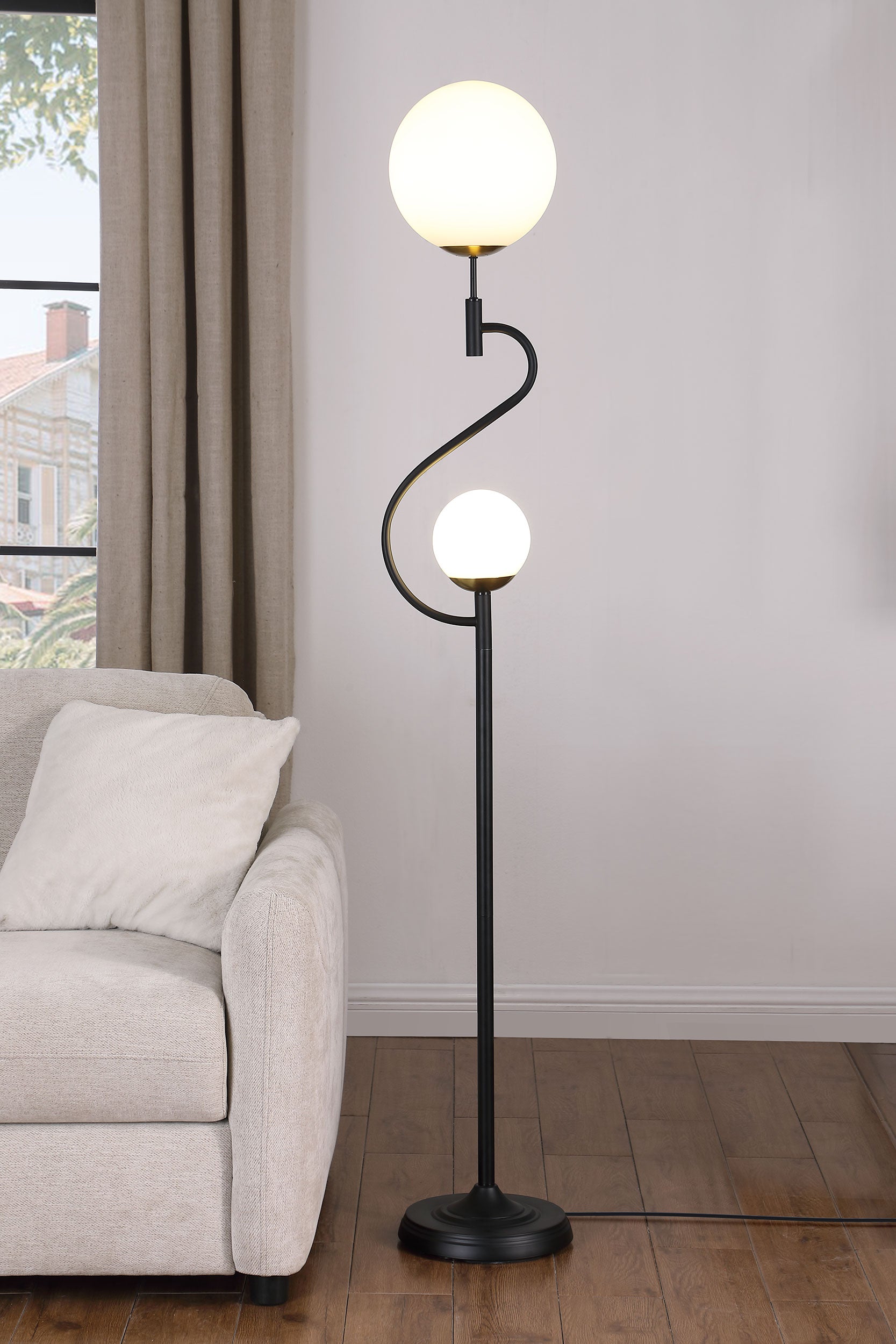 Dacki Floor Lamp