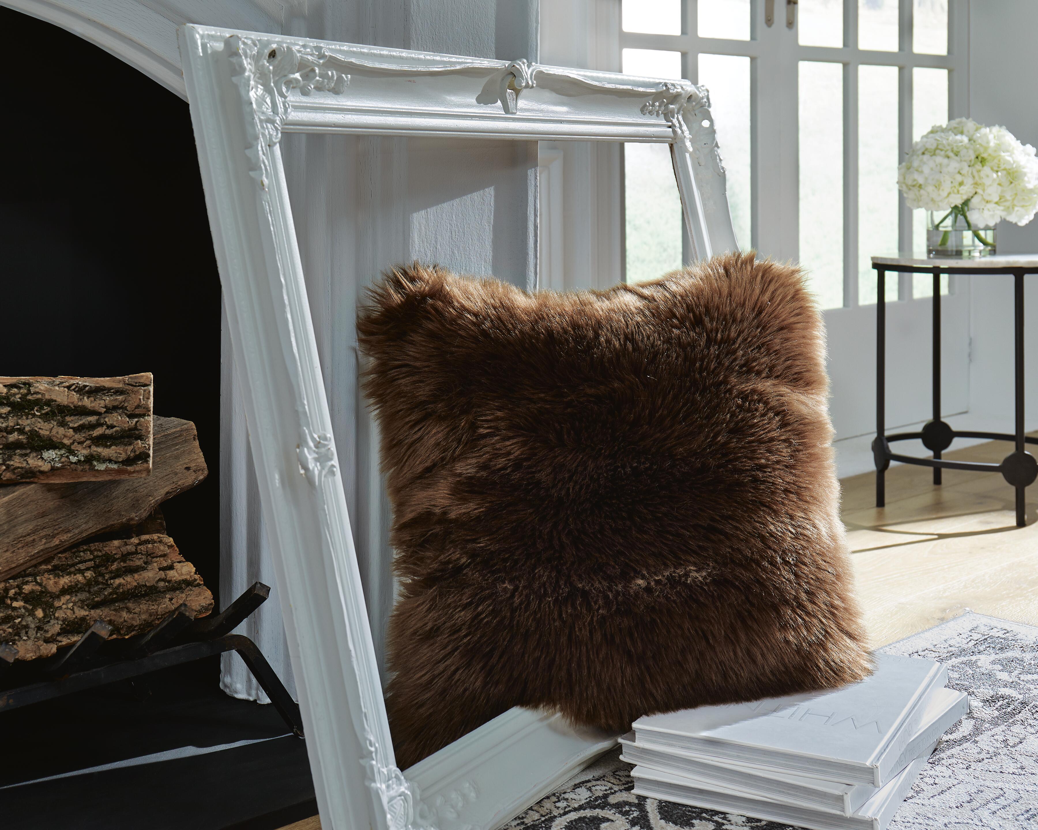 Bellethrone Pillow