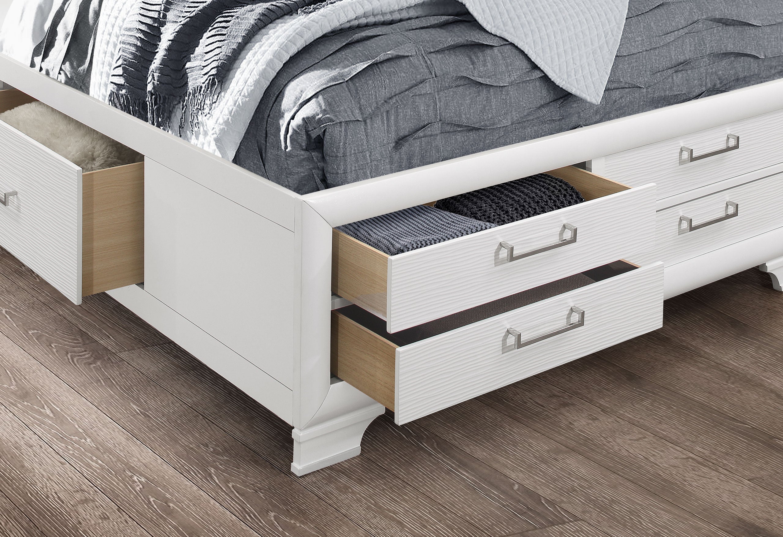 JORDYN WHITE QUEEN BED GROUP